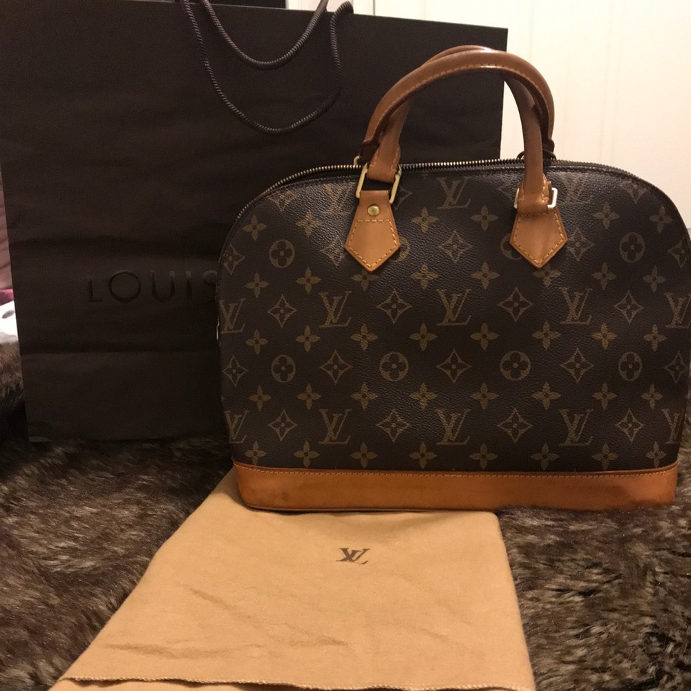 Brand LOUIS VUITTON model ALMA PM